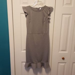 Women's sleeveless ruffle dress